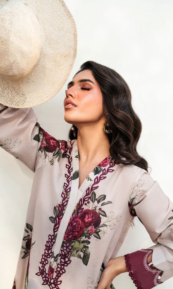 Lawn 3pc unstitched digital printed suit with patches