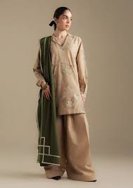 Women's winter embroidered Dhanak 3 piece unstitched suit with embroidered shawl and pallu patch