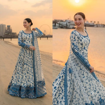 Women's blue and white floral embroidered lawn 4 piece suit with organza dupatta

This describes the visible:

Women’s suit
Blue and white color
Floral design
Lawn suit
4-piece
Organza dupatta